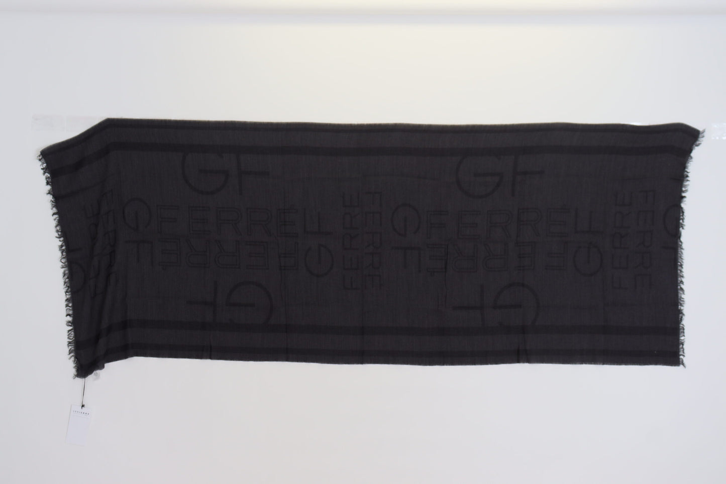 GF Ferre Elegant Fringed Wool Blend Scarf